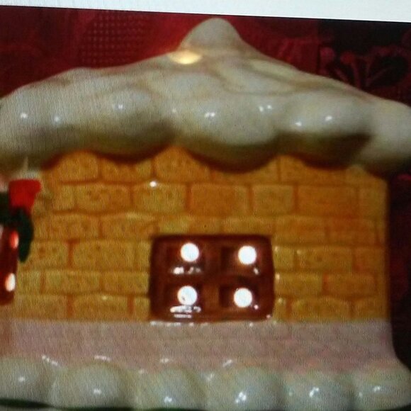 Ceramic Christmas. House with Light  6" x 6" x 5" lightly Used.Perfect Condition - Picture 4 of 6